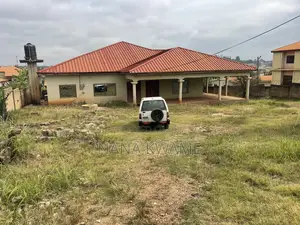 7bdrm House in Richmoni Estate, Atwima Kwanwoma for sale
