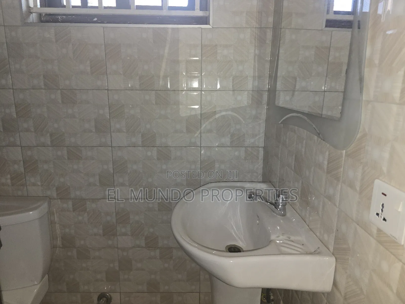 6bdrm House in Agric Krumoase, Kumasi Metropolitan for sale