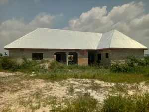 4bdrm House in Kenyasi Adesina, Kumasi Metropolitan for sale