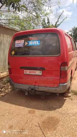 Toyota HiAce 2005 Red