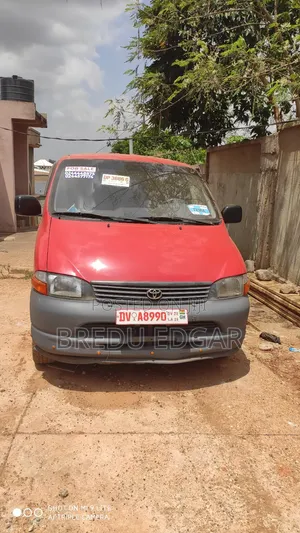 Toyota HiAce 2005 Red