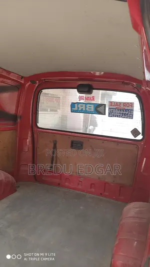 Toyota HiAce 2005 Red