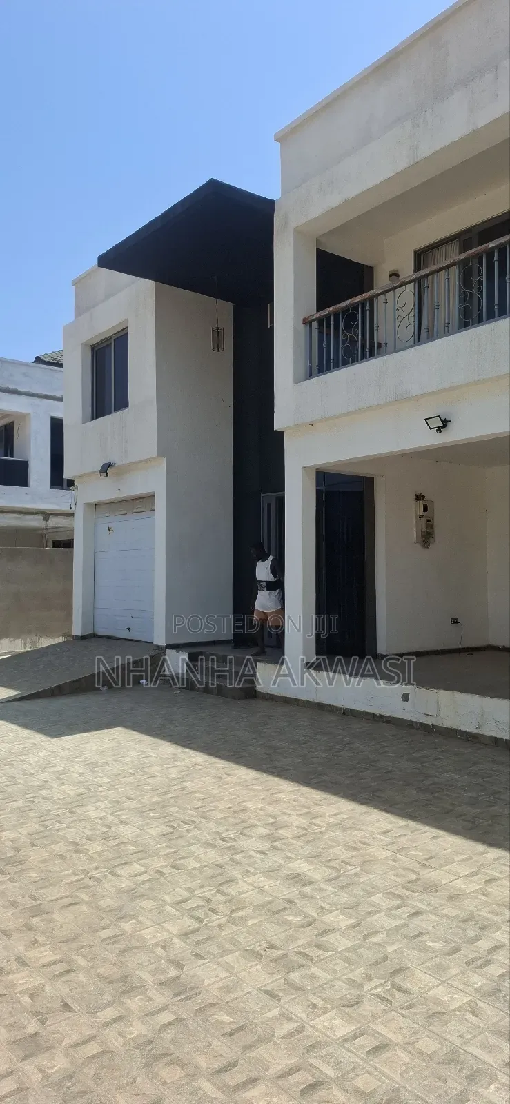5bdrm House in Sakumono for rent