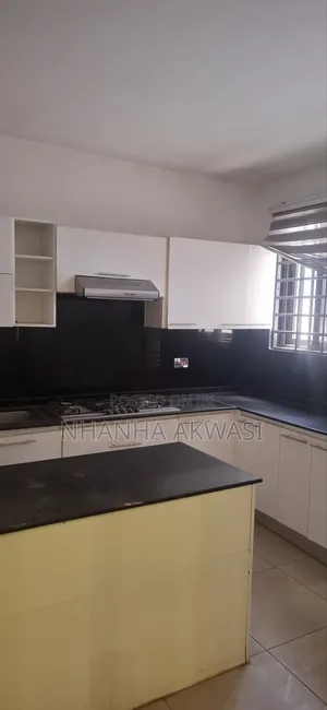 5bdrm House in Sakumono for rent