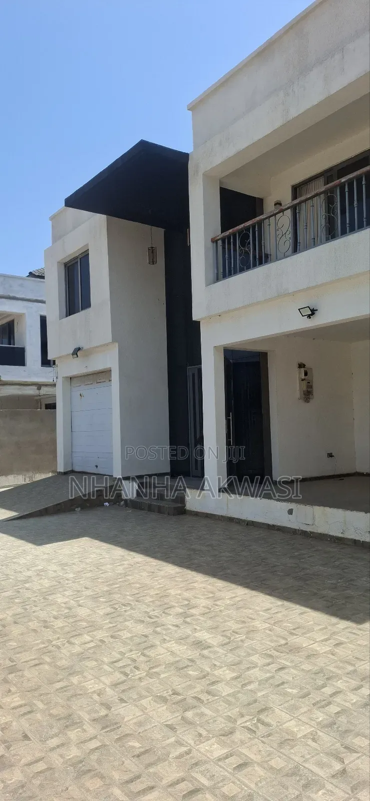 5bdrm House in Sakumono for rent