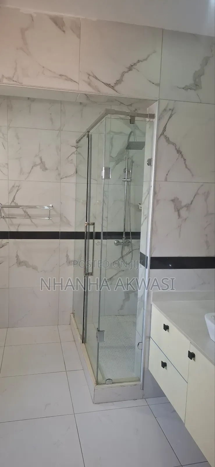5bdrm House in Sakumono for rent