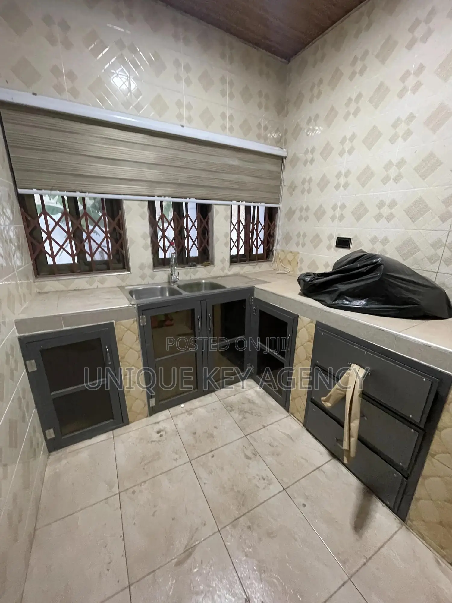 5bdrm House in Unique Key Agency, Accra Metropolitan for rent