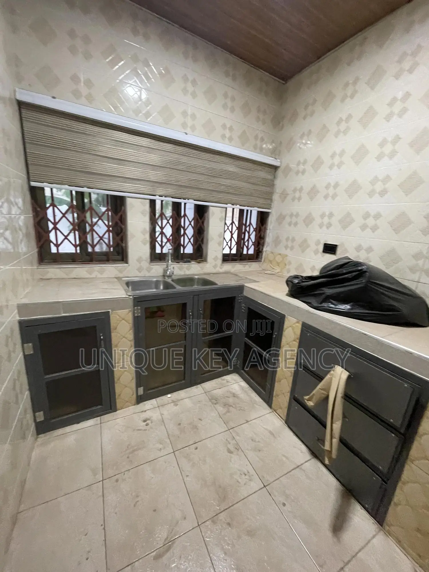 5bdrm House in Unique Key Agency, Accra Metropolitan for rent