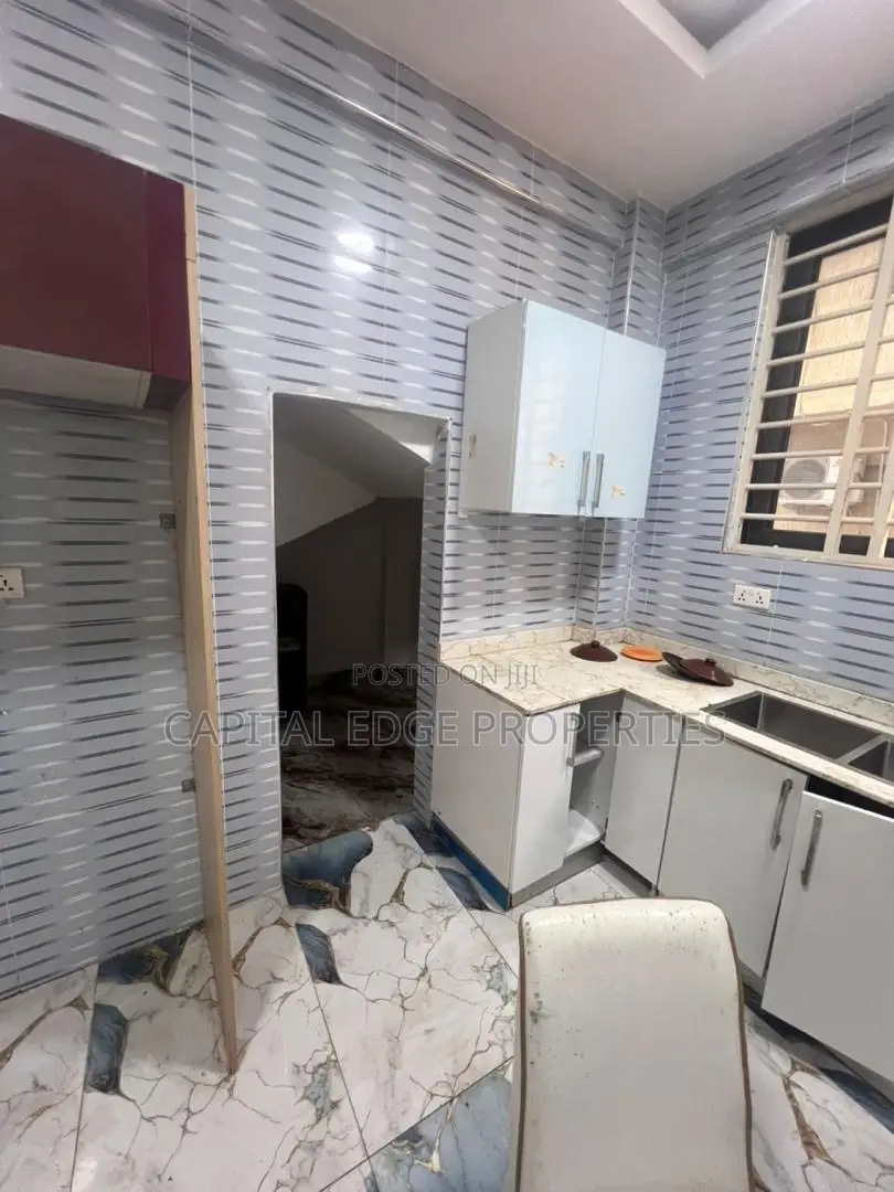11bdrm Villa in Lakeside Community 8 for sale
