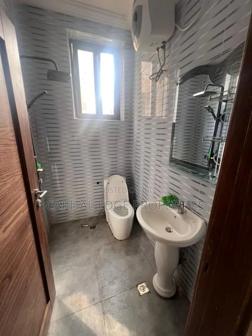 11bdrm Villa in Lakeside Community 8 for sale