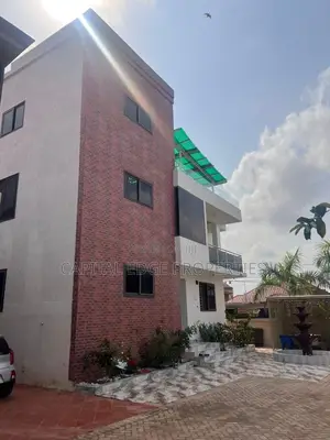 11bdrm Villa in Lakeside Community 8 for sale