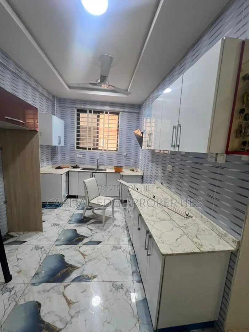 11bdrm Villa in Lakeside Community 8 for sale