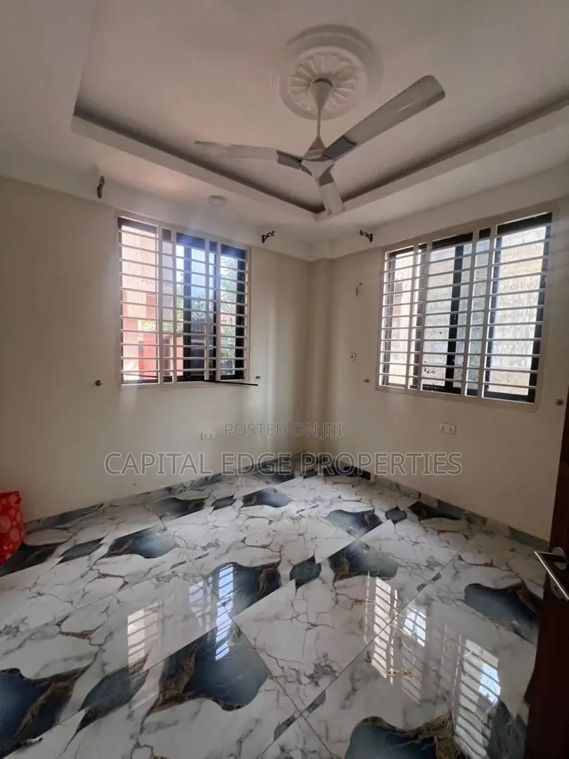 11bdrm Villa in Lakeside Community 8 for sale