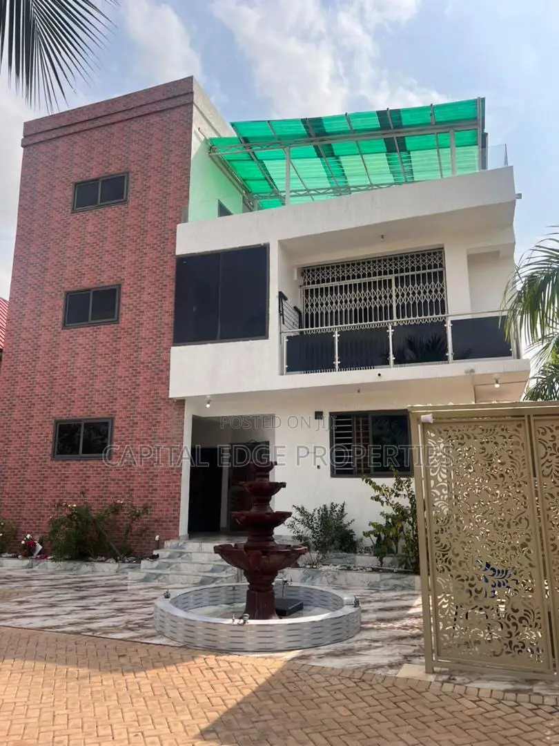 11bdrm Villa in Lakeside Community 8 for sale