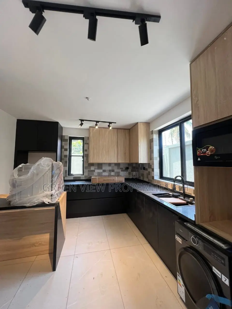 4bdrm Duplex in East Legon for rent