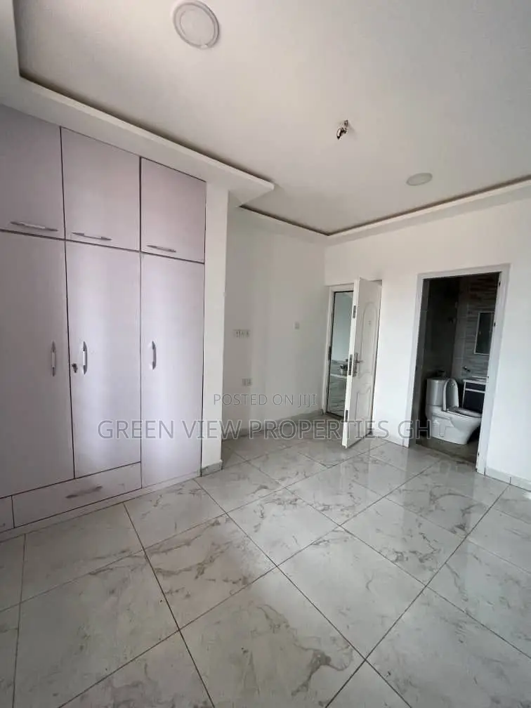 4bdrm Duplex in Lake Side Estate for rent