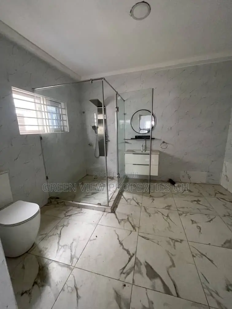4bdrm Duplex in Lake Side Estate for rent
