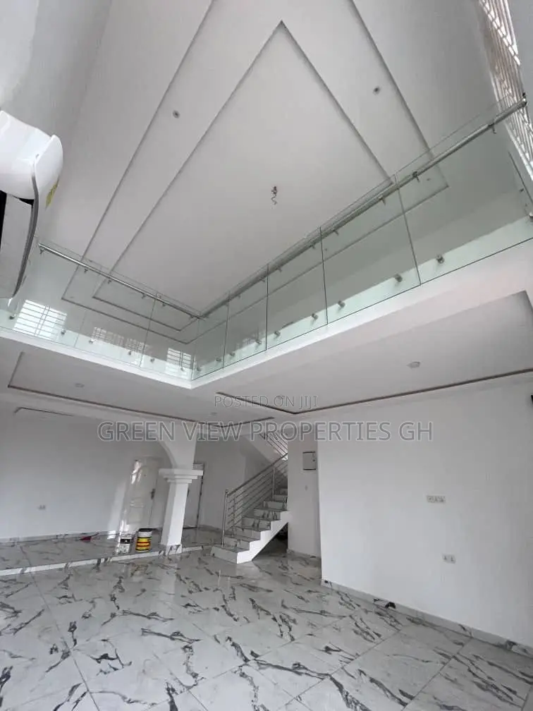 4bdrm Duplex in Lake Side Estate for rent