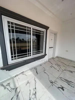 4bdrm Duplex in Lake Side Estate for rent