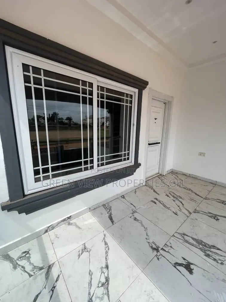 4bdrm Duplex in Lake Side Estate for rent