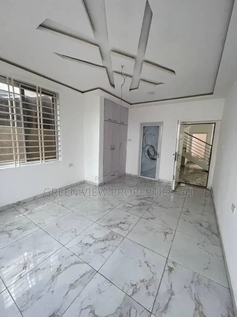 4bdrm Duplex in Lake Side Estate for rent