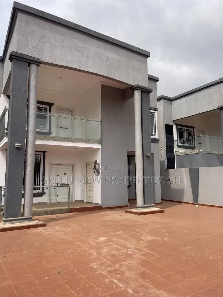 4bdrm Duplex in Lake Side Estate for rent