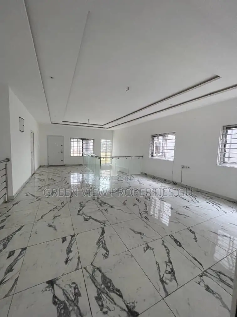 4bdrm Duplex in Lake Side Estate for rent
