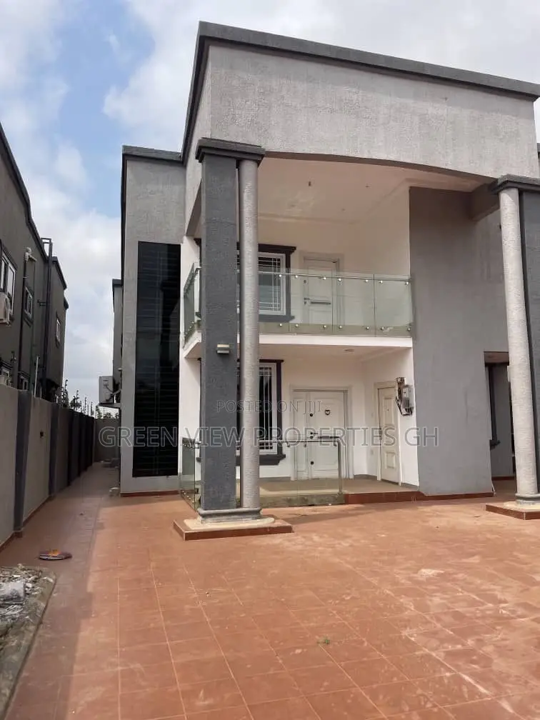 4bdrm Duplex in Lake Side Estate for rent
