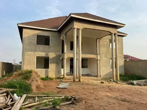 10bdrm House in Odumase Pokuase for sale