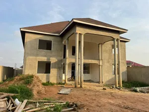 10bdrm House in Odumase Pokuase for sale