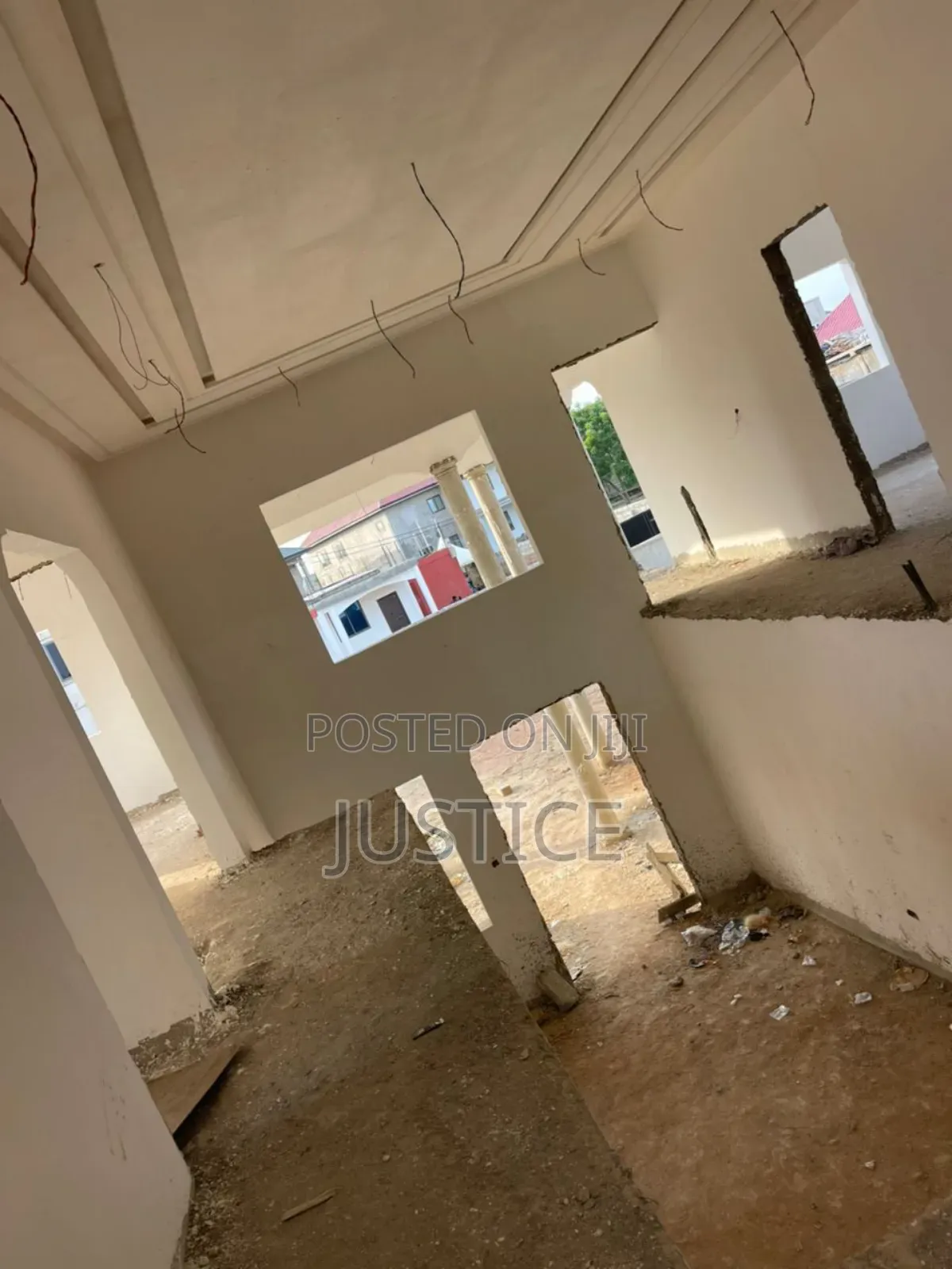 10bdrm House in Odumase Pokuase for sale