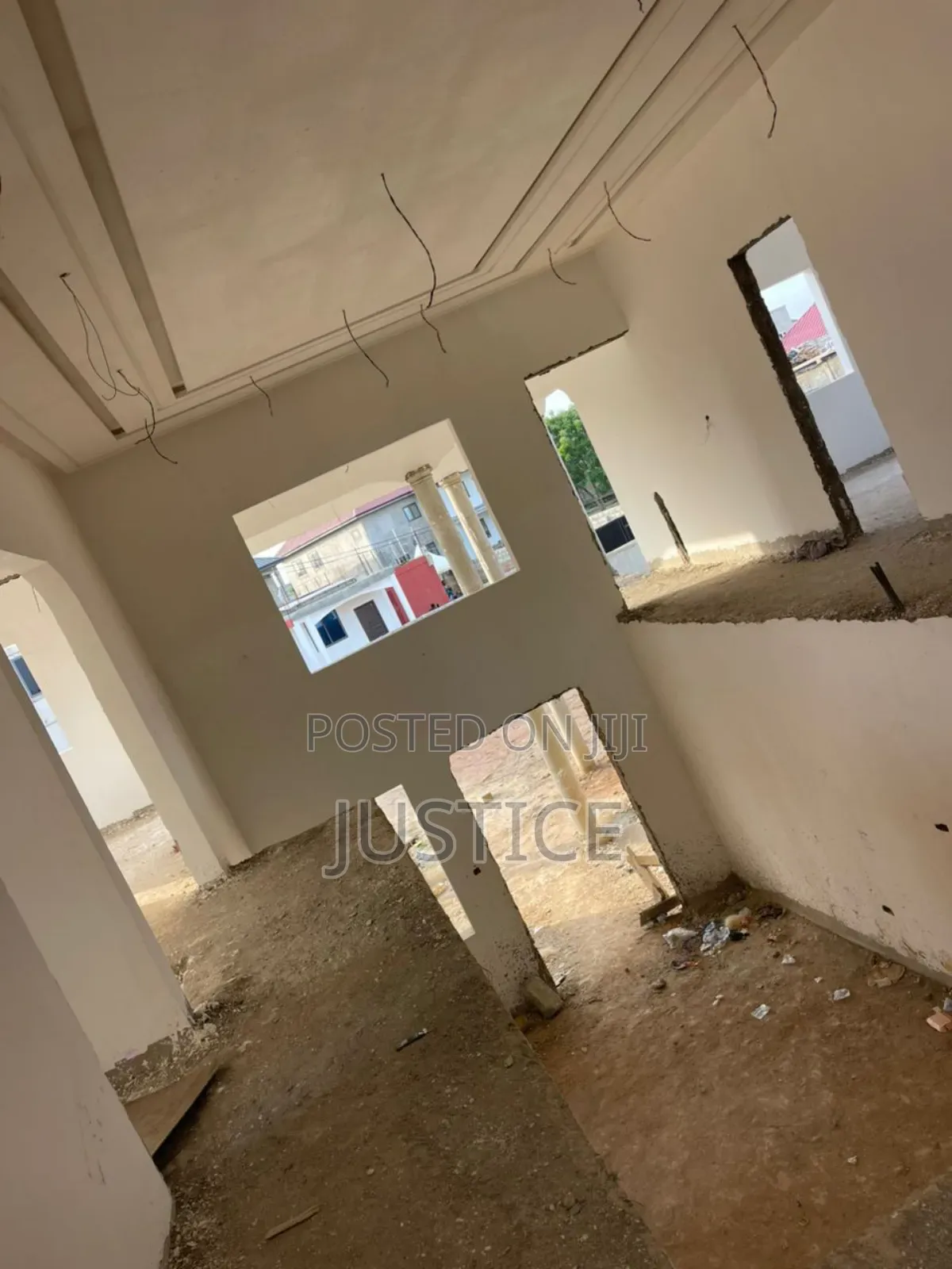 10bdrm House in Odumase Pokuase for sale