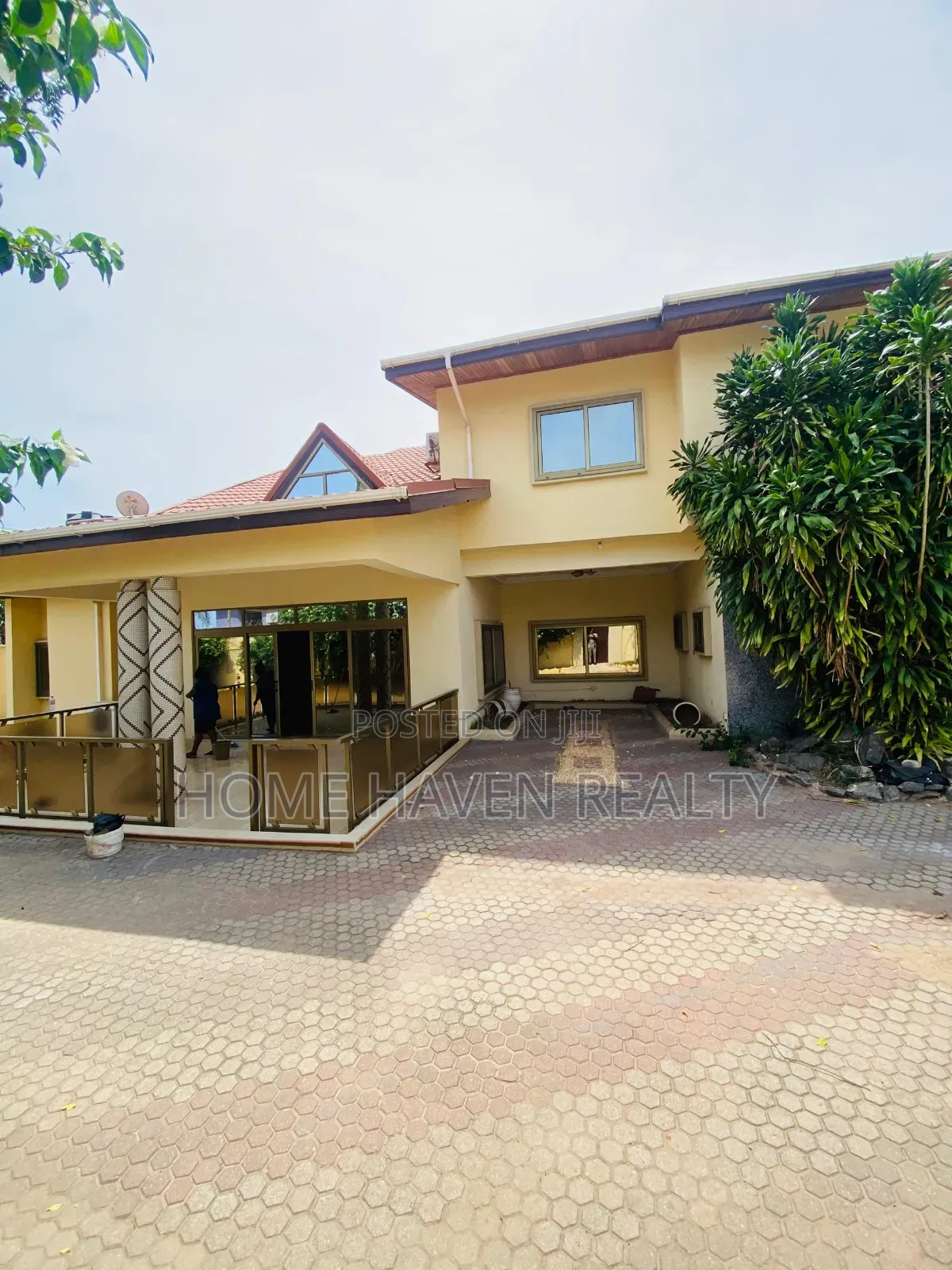 5bdrm House in Achimota Petroleum, Mile 7 for rent