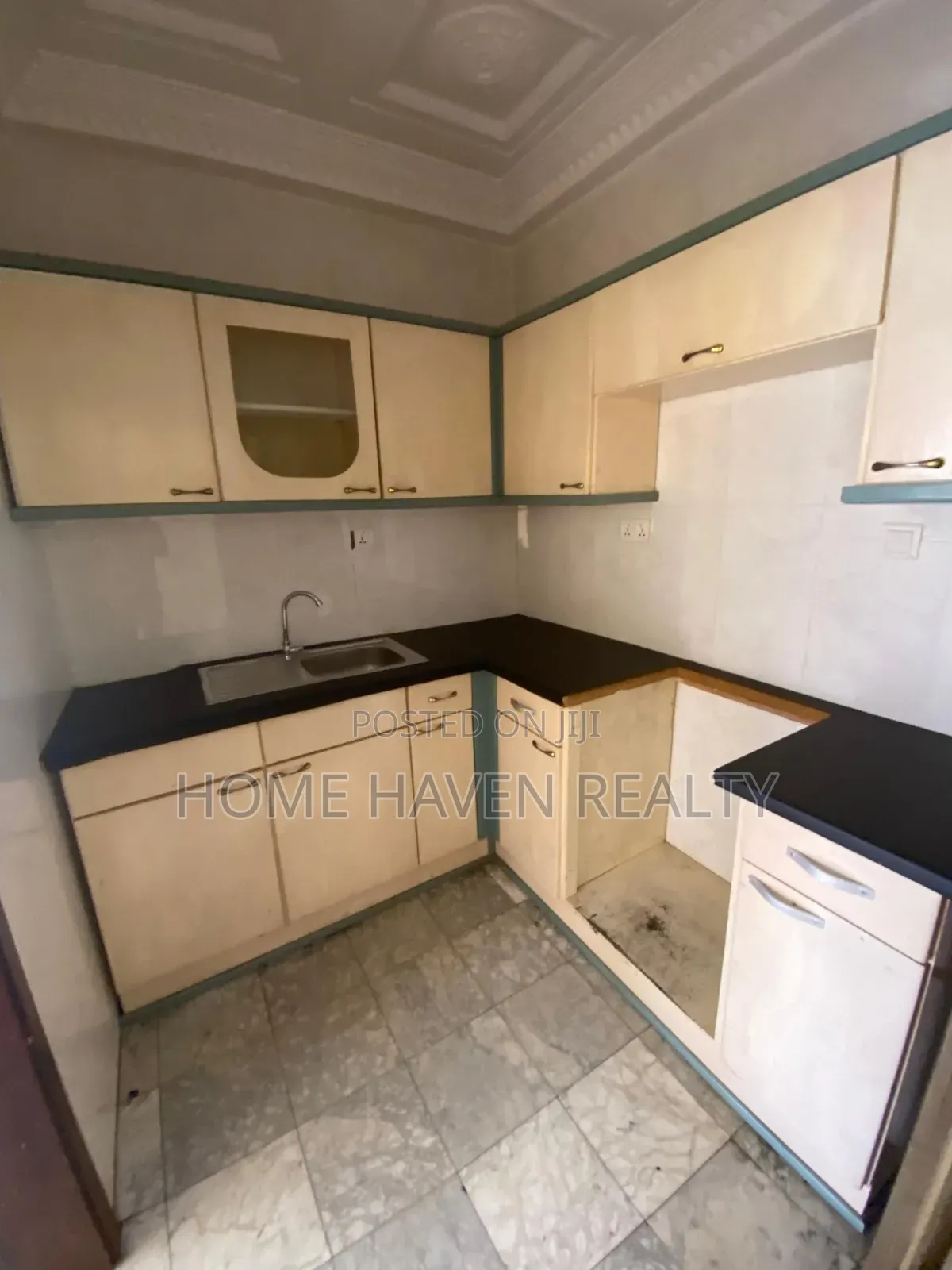 5bdrm House in Achimota Petroleum, Mile 7 for rent
