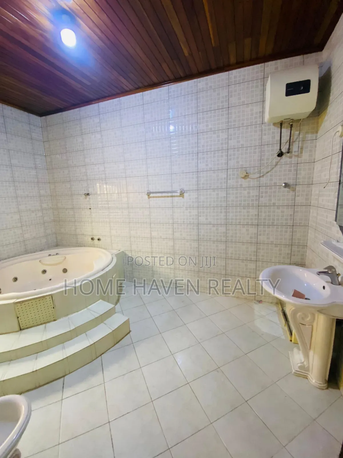 5bdrm House in Achimota Petroleum, Mile 7 for rent