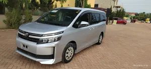 Toyota Voxy 2016 Silver