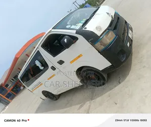 Toyota HiAce 2016 White