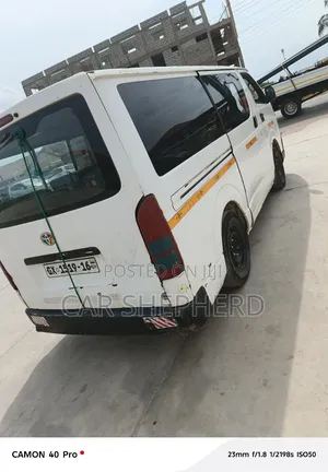 Toyota HiAce 2016 White