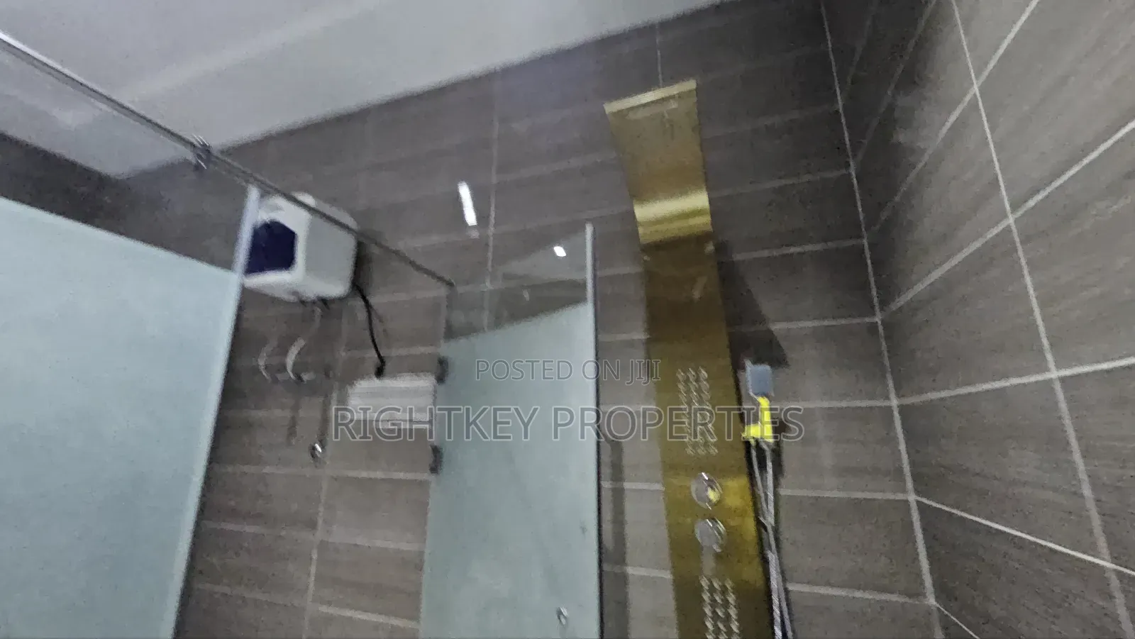 5bdrm House in Rightkey, Kumasi Metropolitan for sale