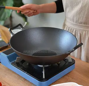 Cast Iron Wok Pan With Wooden Lid 36cm