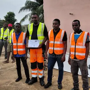 Constructions Artisans Available for Hire