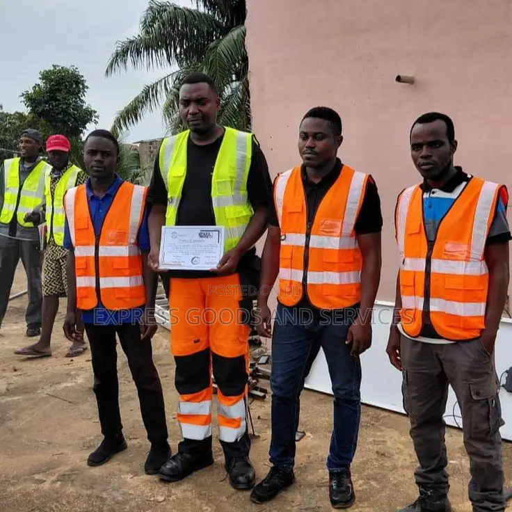 Constructions Artisans Available for Hire