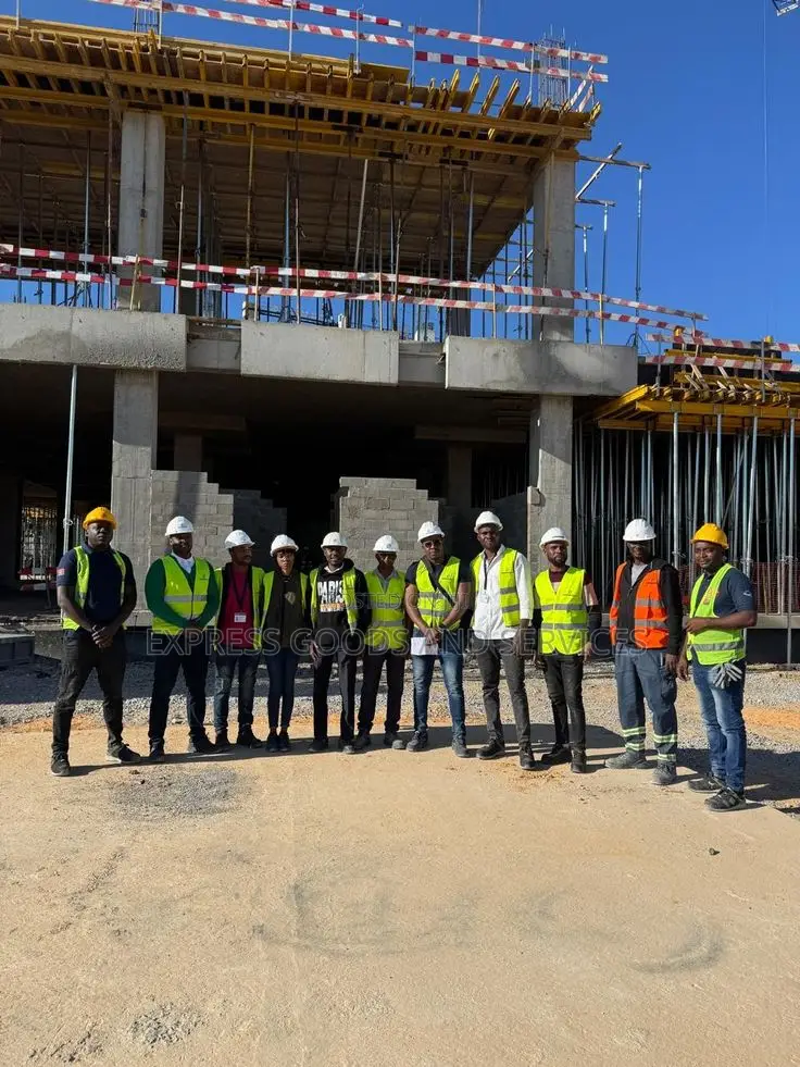 Constructions Artisans Available for Hire