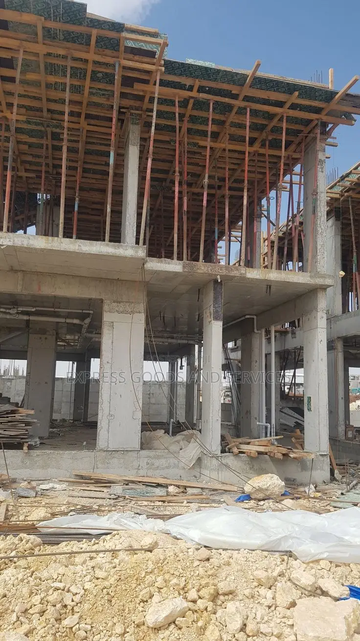 Constructions Artisans Available for Hire