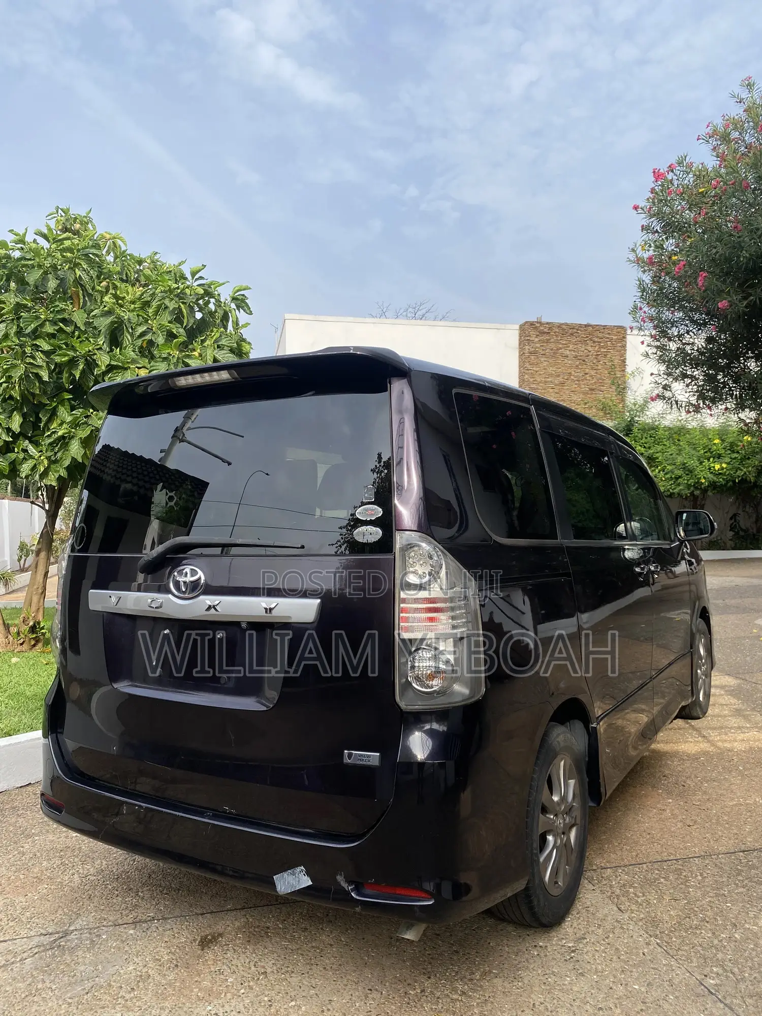 Toyota Voxy 2011 Black
