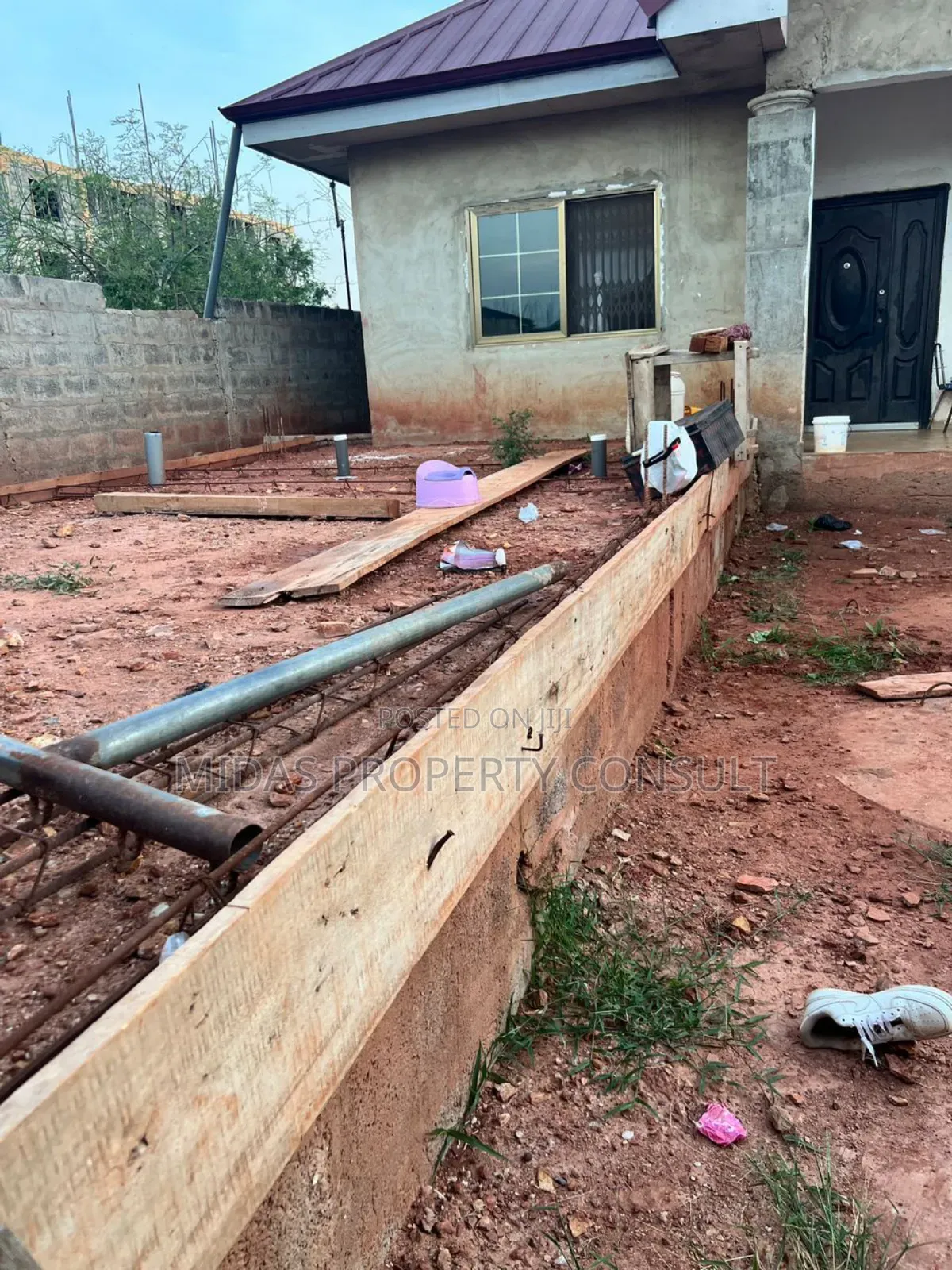3bdrm House in Mataheko, Afienya for sale