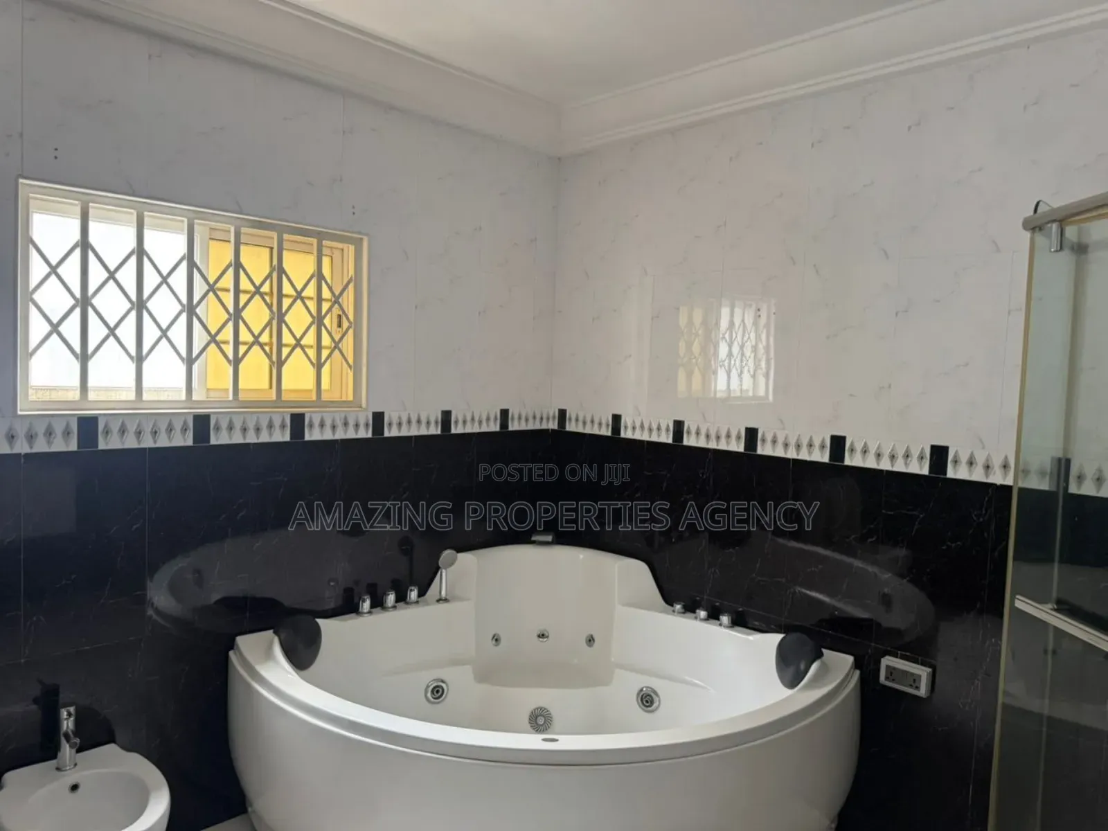 4bdrm Townhouse / Terrace in Cantonment, US Embassy Area for rent