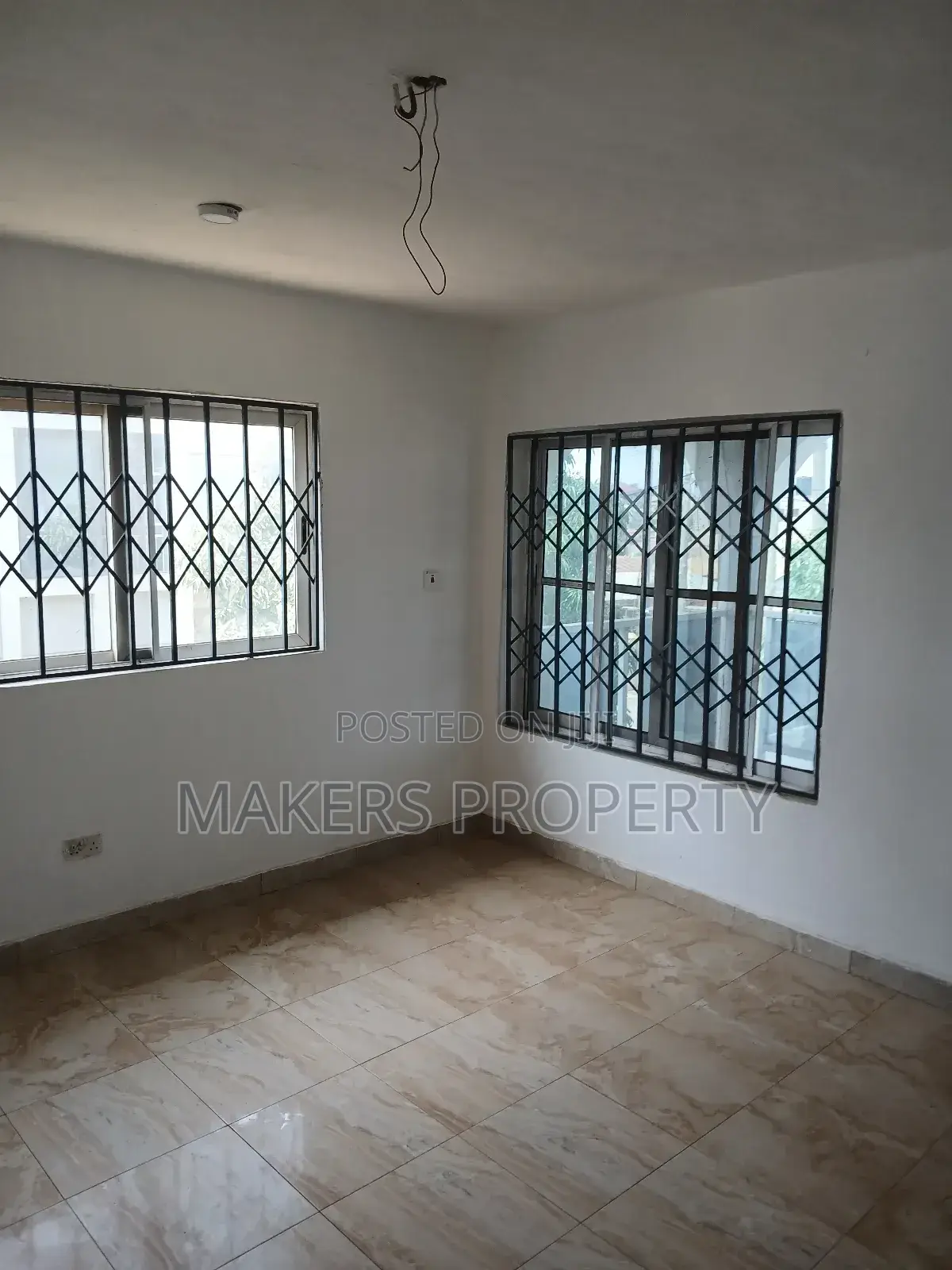 3bdrm Apartment in Mula Property, Ofankor for rent
