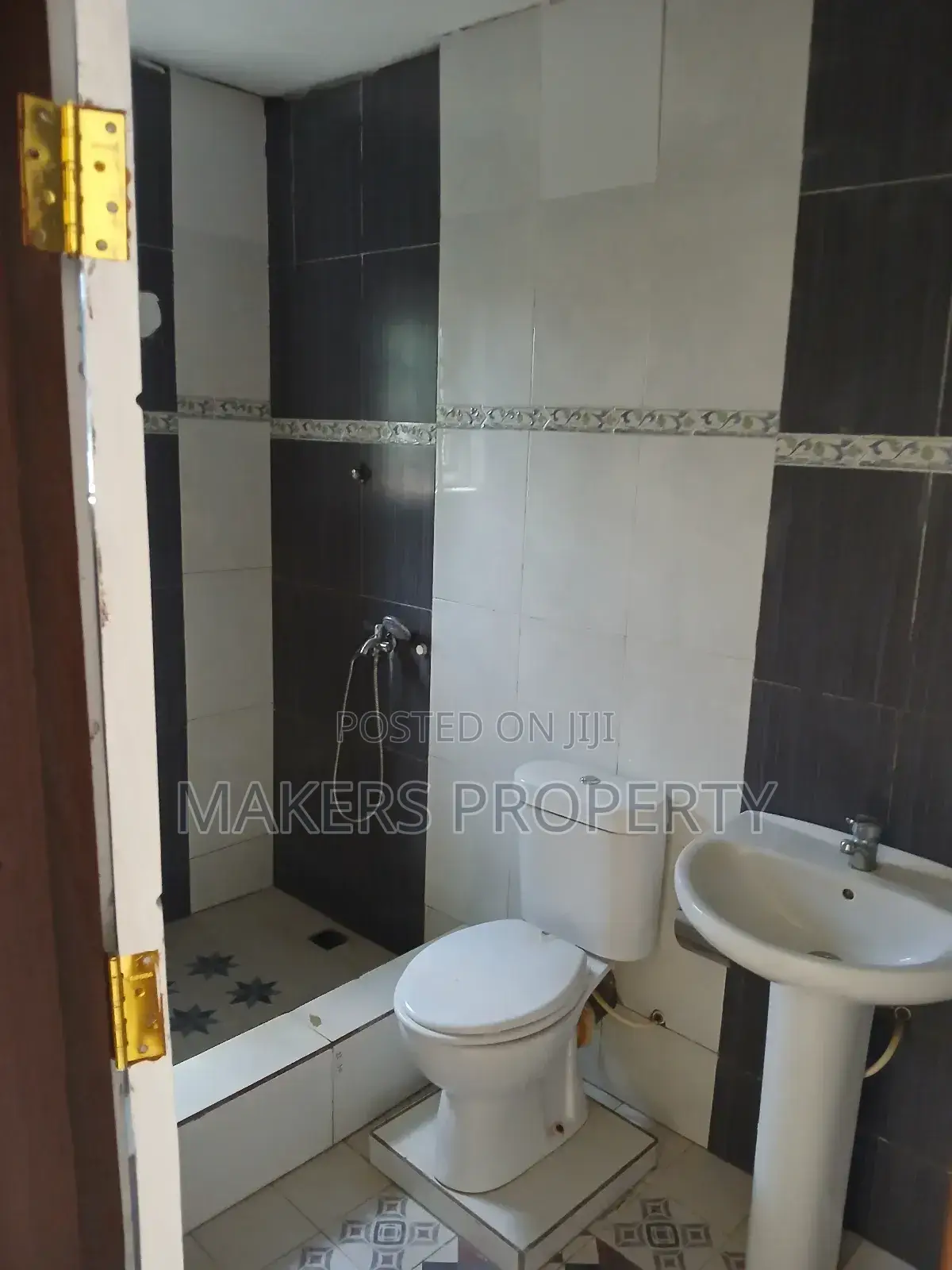 3bdrm Apartment in Mula Property, Ofankor for rent