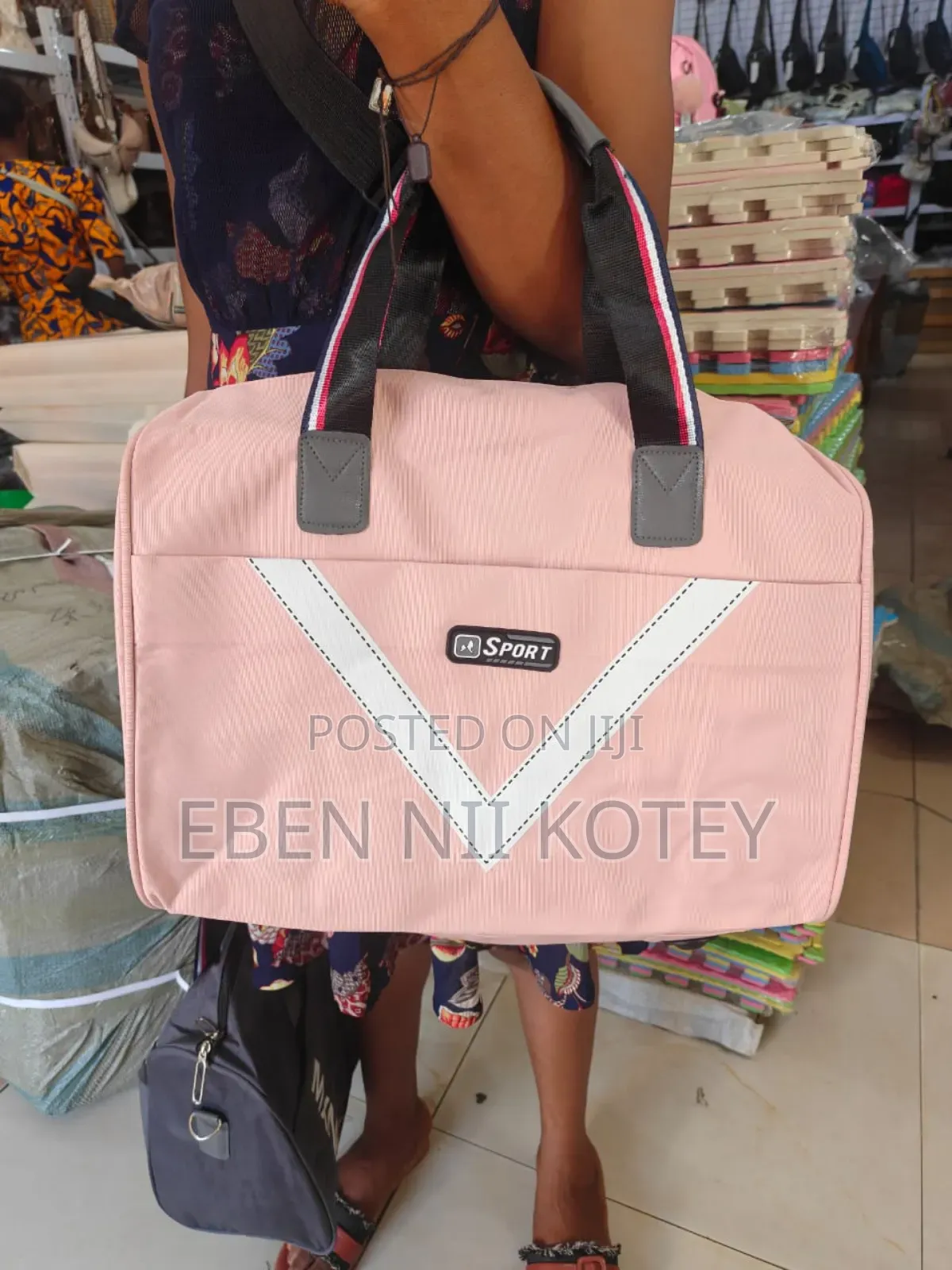 Quality Material Travelling Bag for Sale at a Cool Price